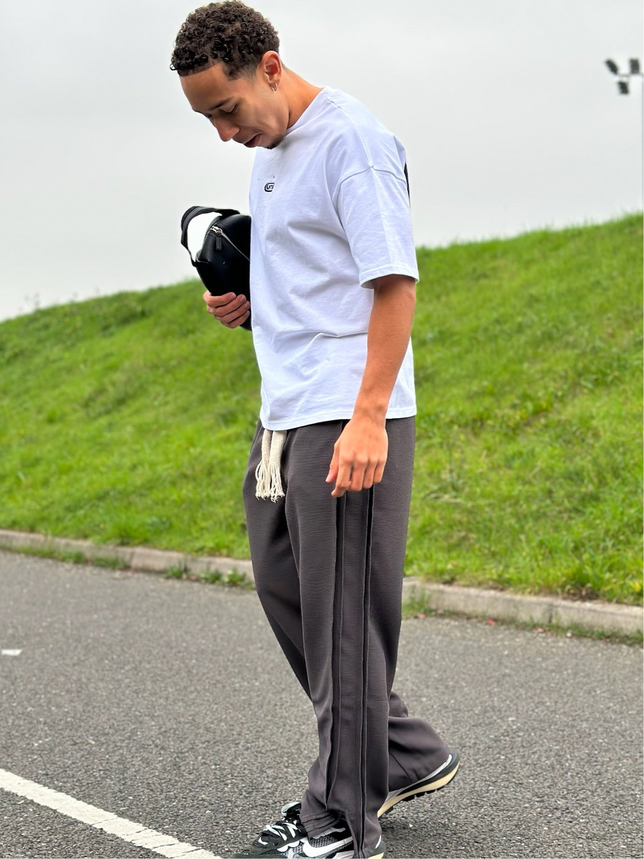 White-Oversized-Tshirt-Waffleknit-joggers-charcoal-grey- joggers-split hem- wide leg